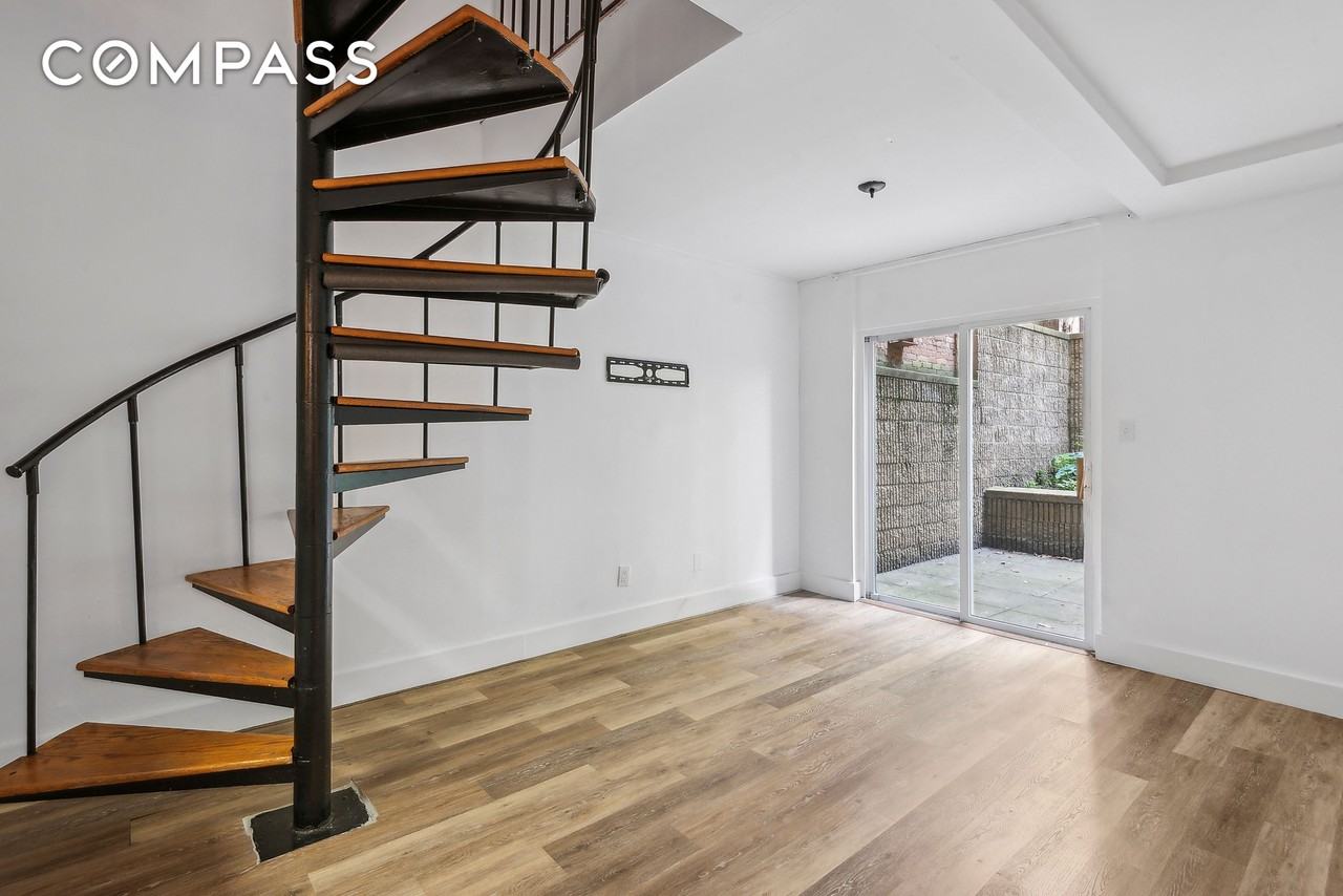 229 E 24th St #1 - Photo 2 of 8