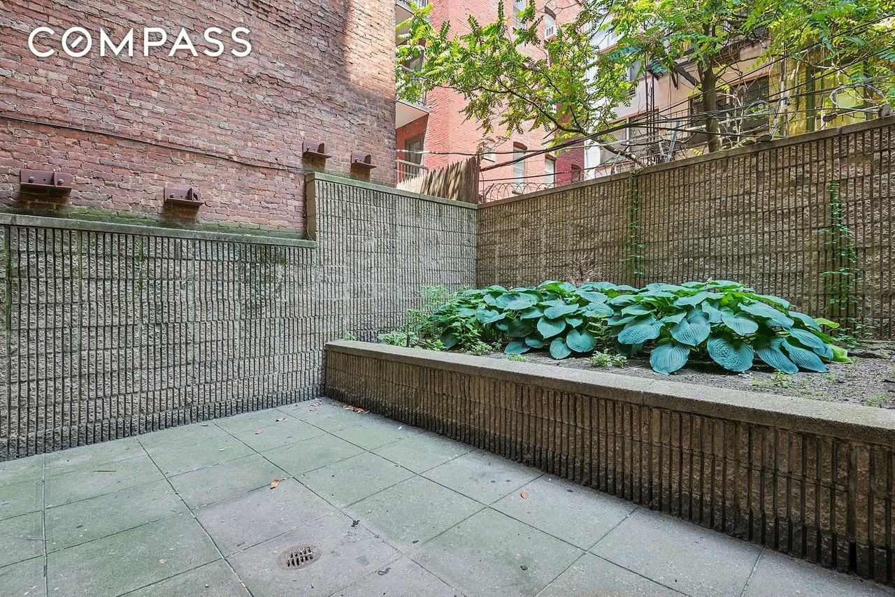 229 E 24th St #1 - Photo 3 of 8