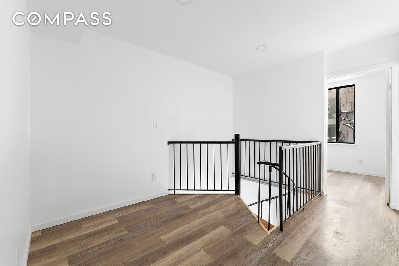 229 E 24th St #1 - Photo 5 of 8