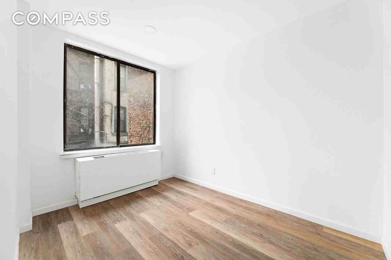 229 E 24th St #1 - Photo 6 of 8