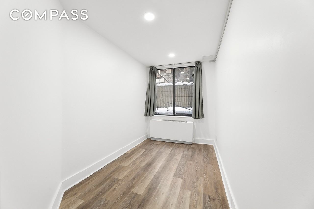 229 E 24th St #1 - Photo 7 of 8