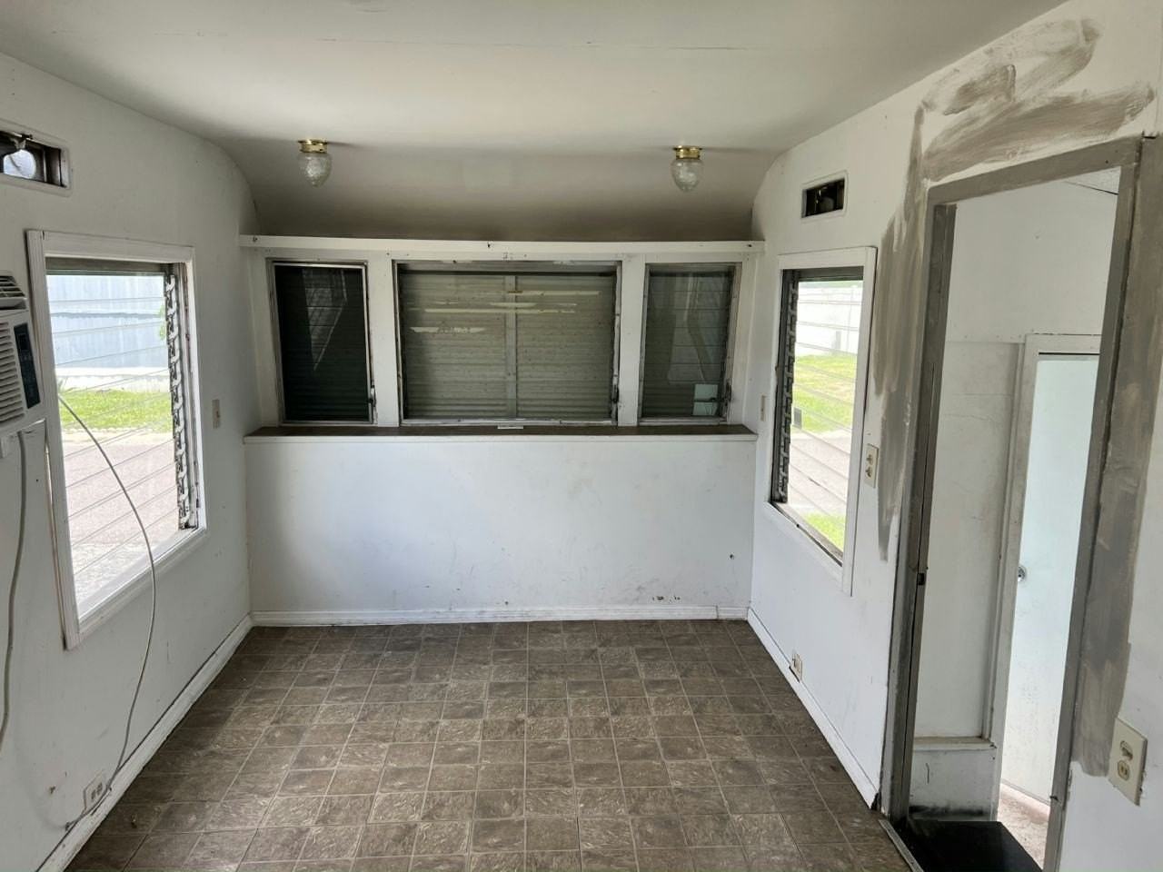 147 Southland Ct #147 - Photo 2 of 6