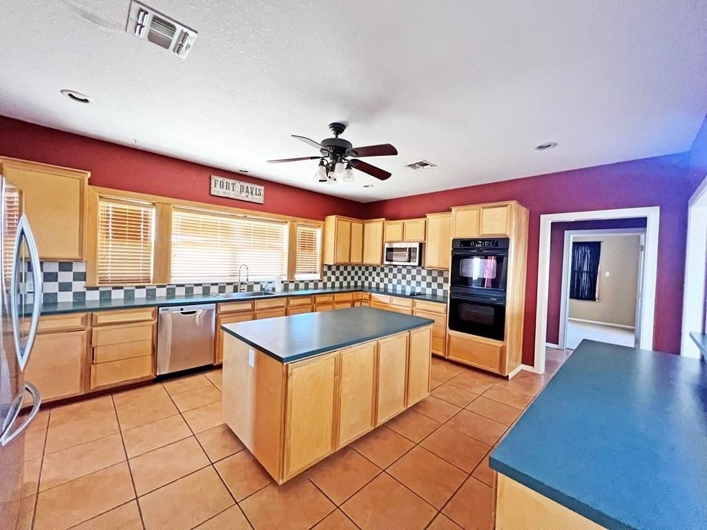 101 Captain Lee Ct - Photo 6 of 50