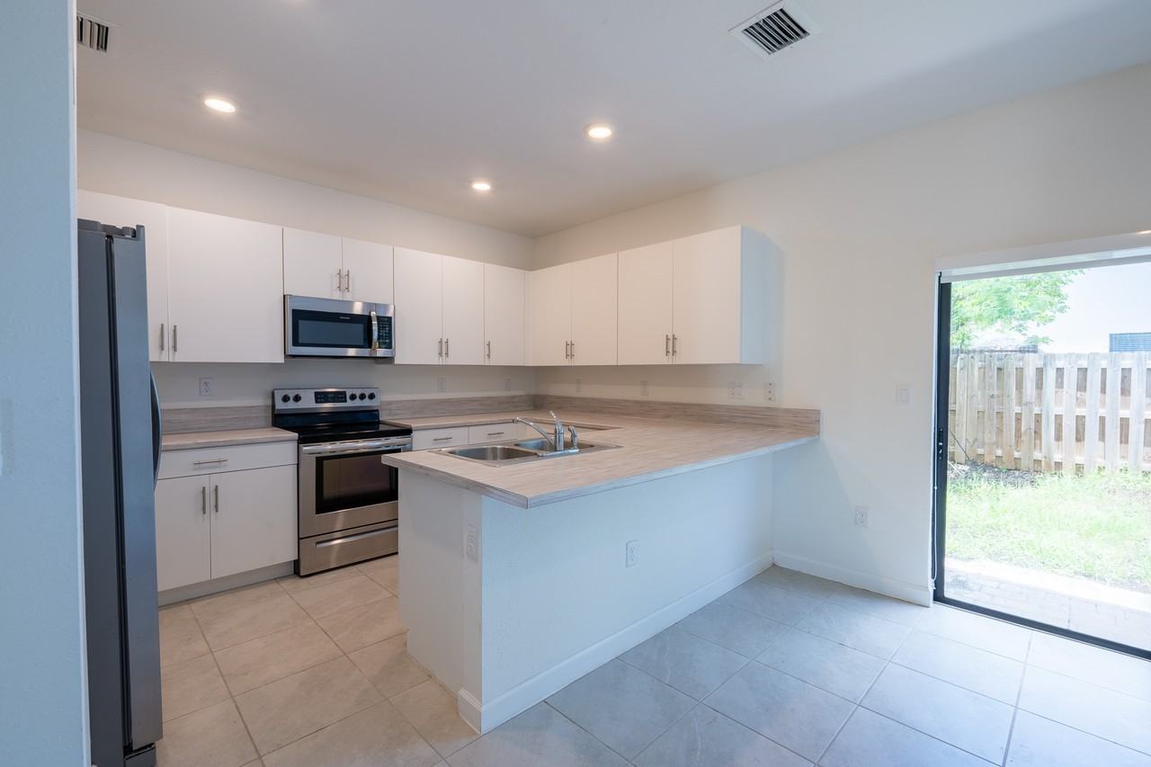 11811 Sw 246th Ter #1 - Photo 6 of 10