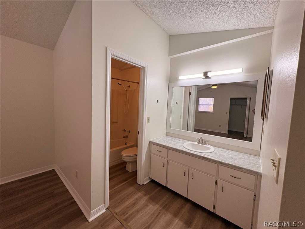 2701 Ne 10th St #704 - Photo 7 of 15