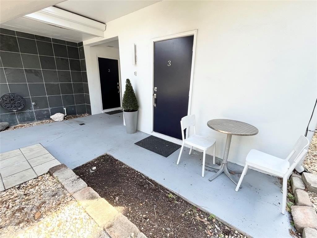 815 Ne 16th Ter - Photo 2 of 11