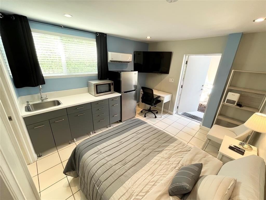 815 Ne 16th Ter - Photo 5 of 11