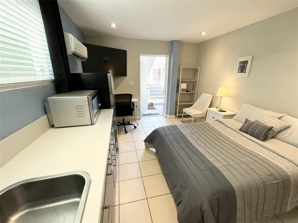 815 Ne 16th Ter - Photo 6 of 11