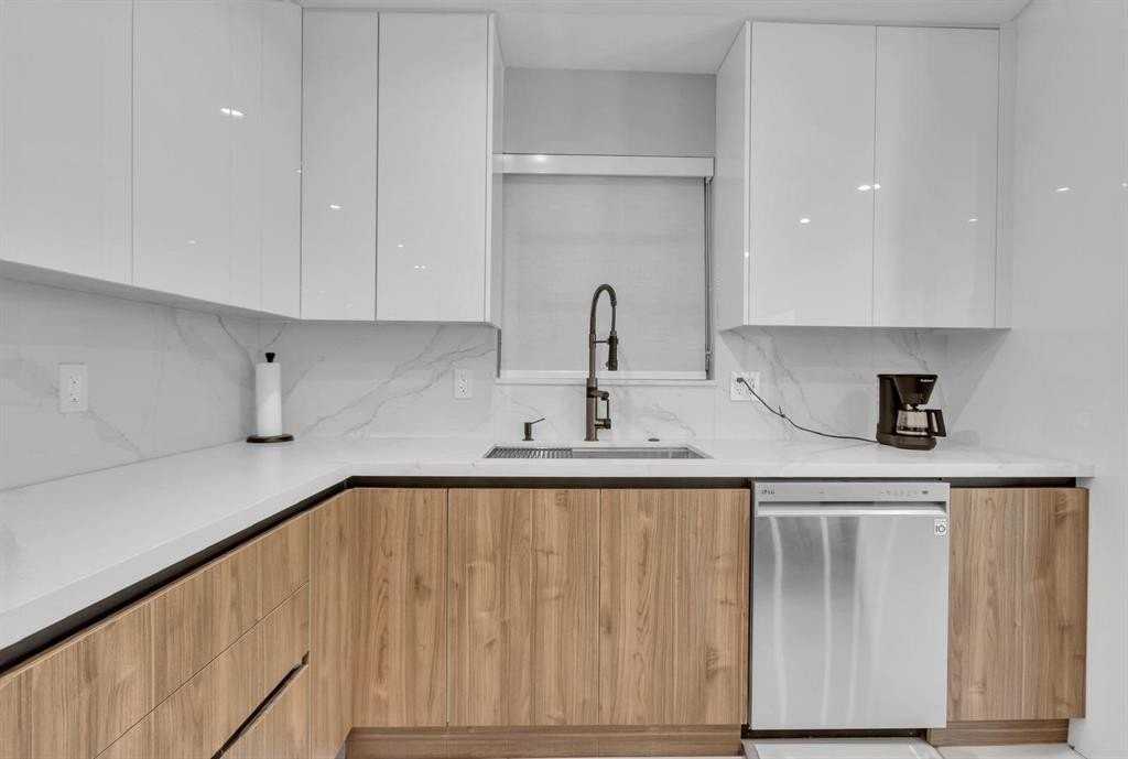 755 S Rainbow Dr - Photo 2 of 50