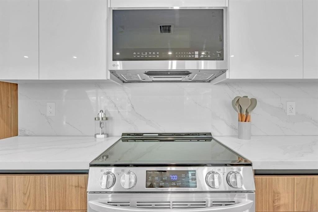 755 S Rainbow Dr - Photo 3 of 50