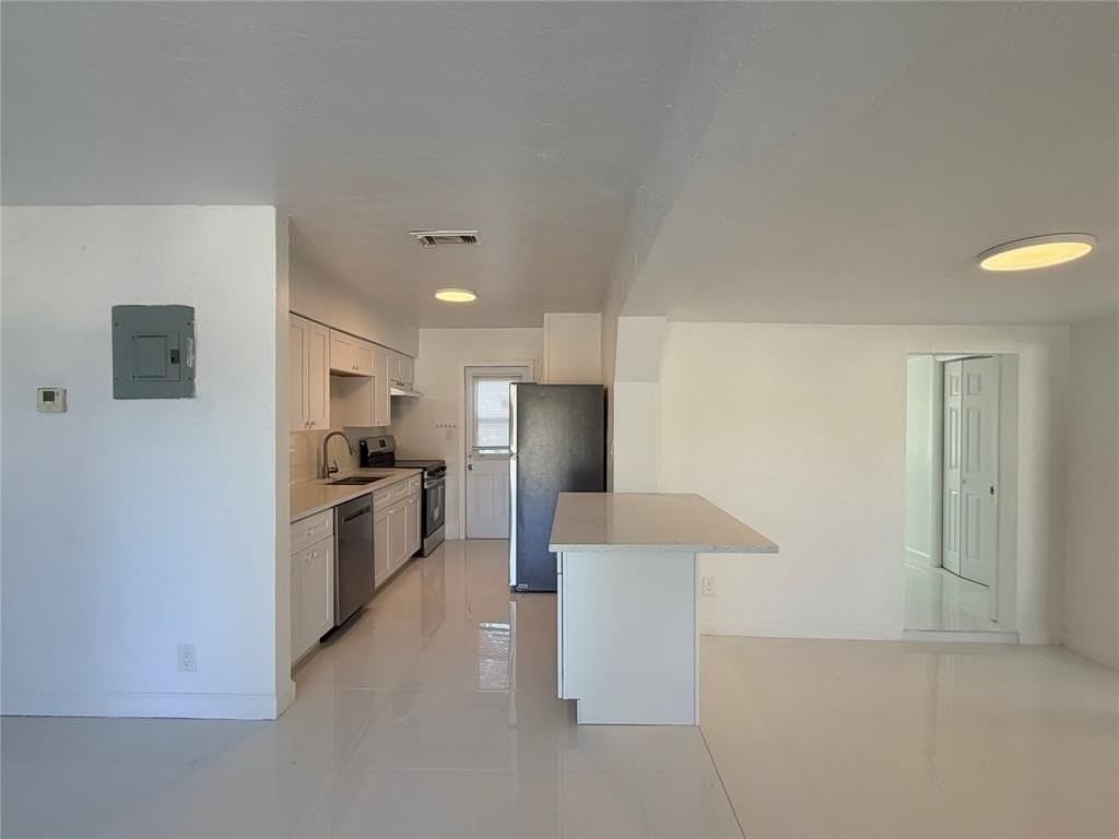 1536 Ne 27th St - Photo 5 of 20