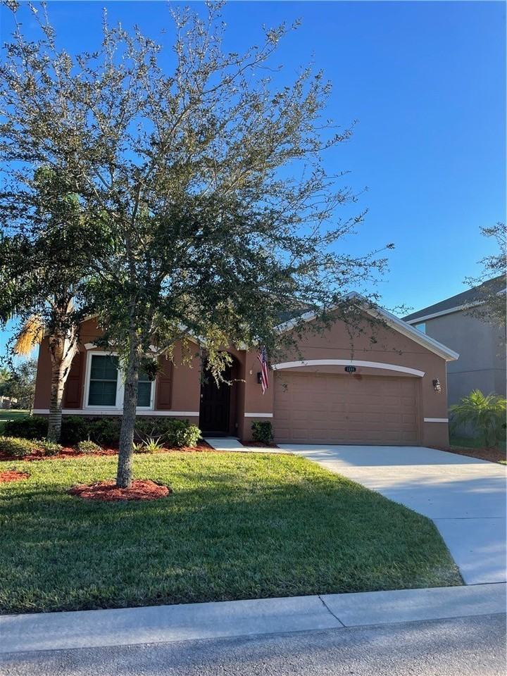 1586 Lexington Sq Sw - Photo 2 of 20