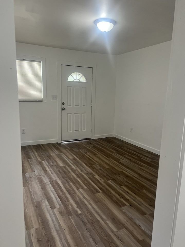 1236 Frisco St #1 - Photo 2 of 10