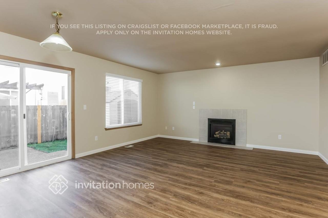 1623 201st St E - Photo 5 of 18