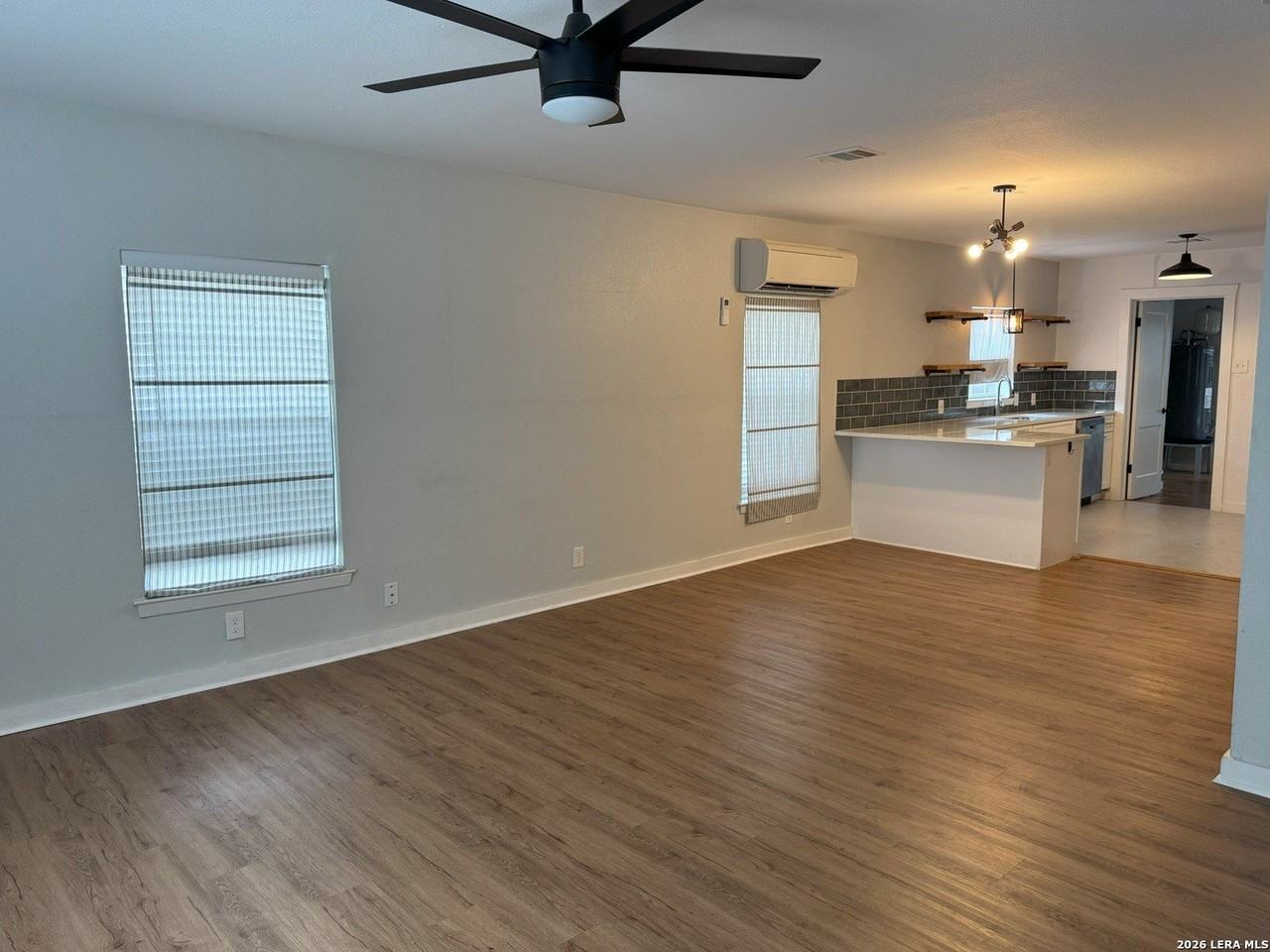 323 Arlington Ct - Photo 4 of 18