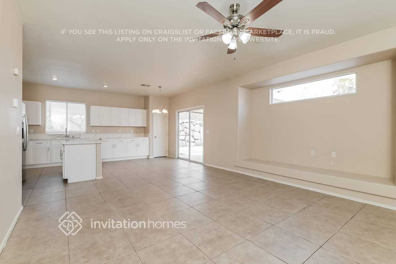 10536 Cliff Edge Ct - Photo 5 of 18