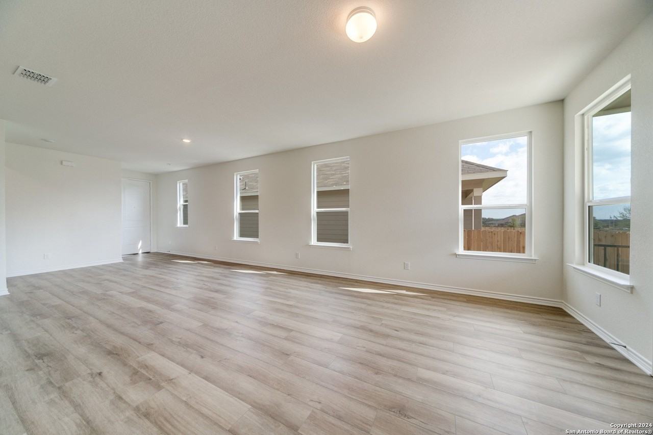 214 W Flowing River Dr - Photo 3 of 15