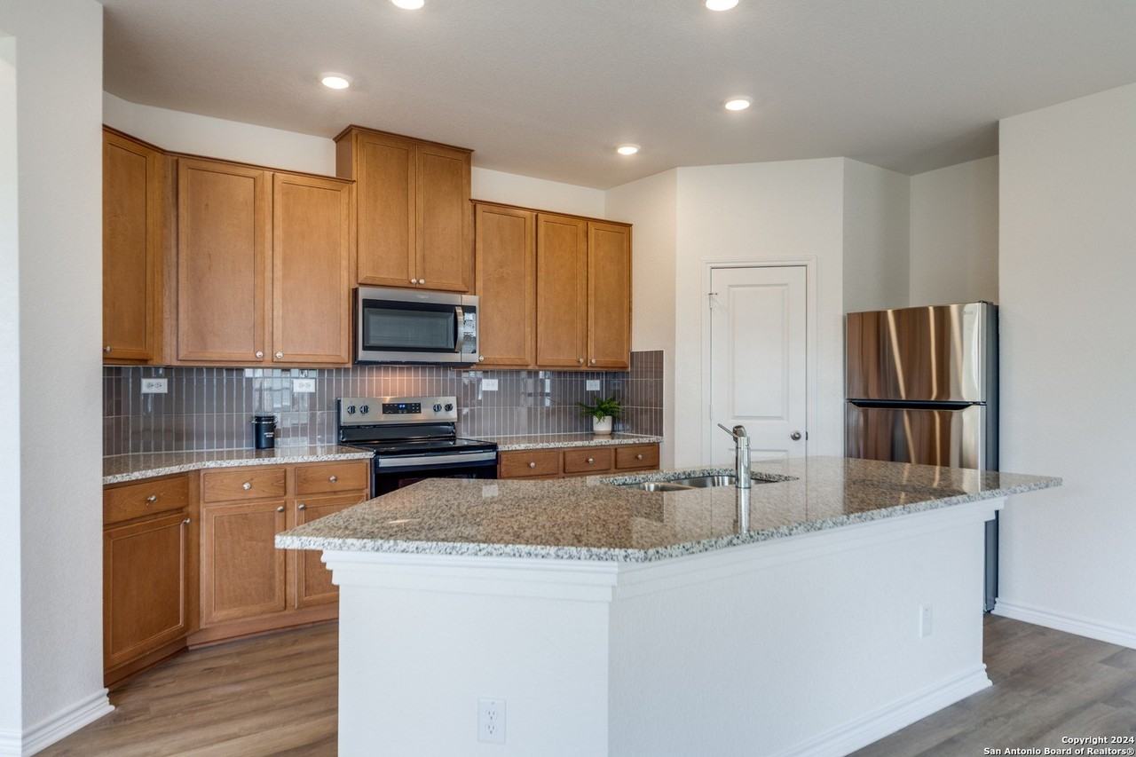 214 W Flowing River Dr - Photo 6 of 15