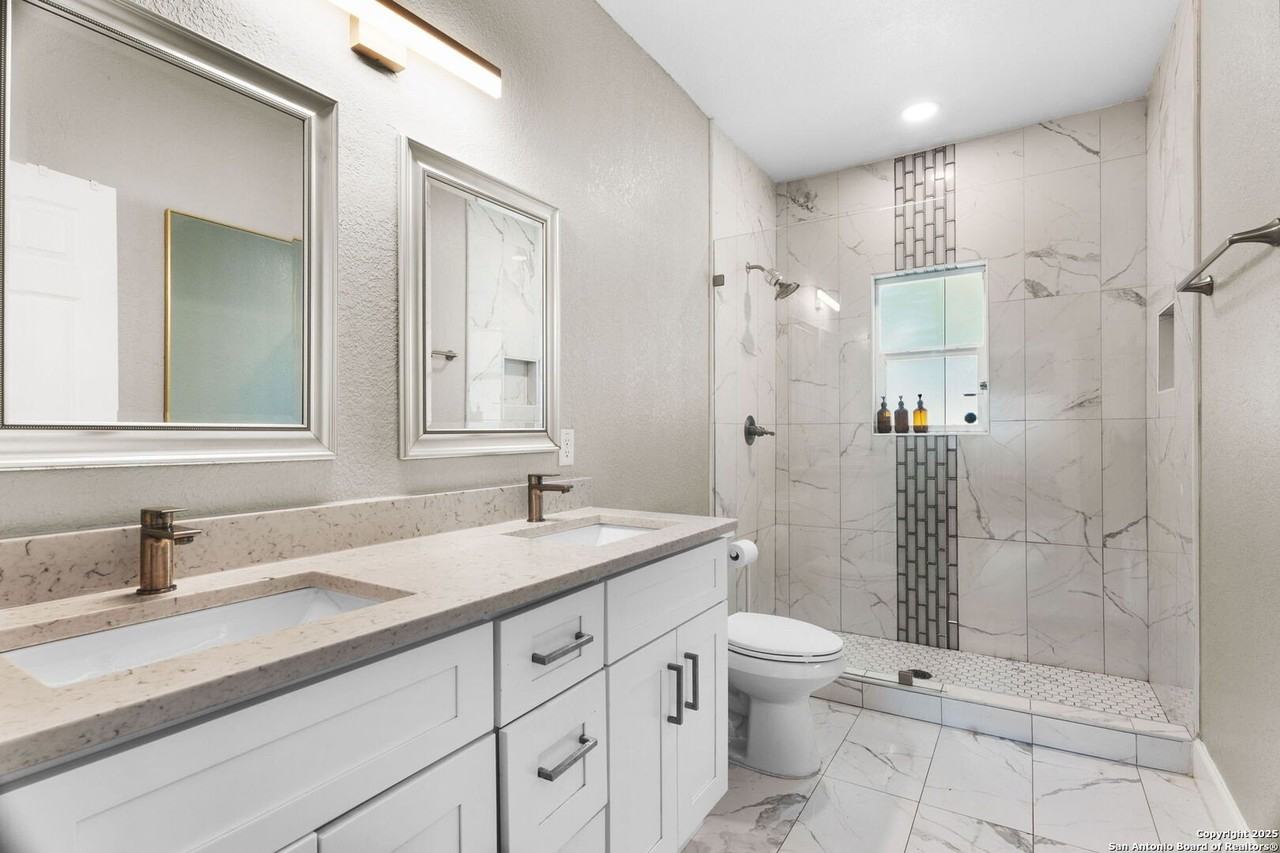 810 Dakota St - Photo 5 of 31