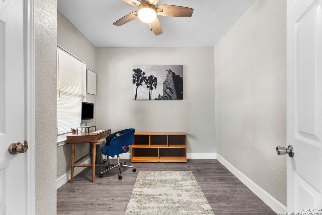 810 Dakota St - Photo 6 of 31