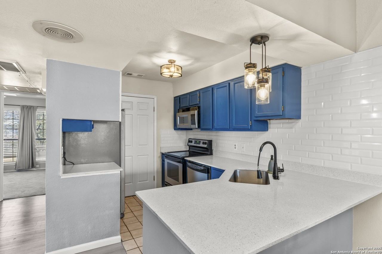 6100 Woodlake Pkwy Apt 312 - Photo 2 of 20