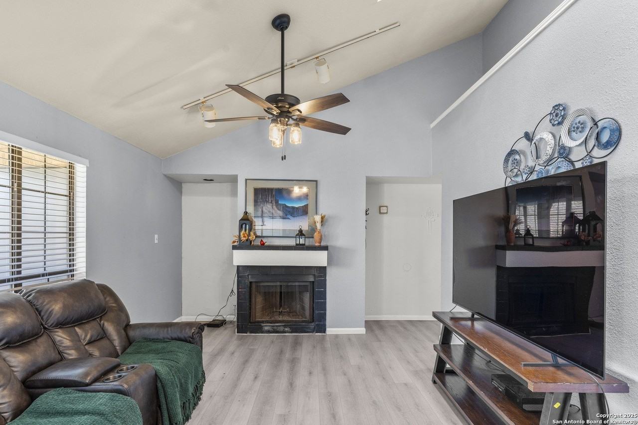 6100 Woodlake Pkwy Apt 312 - Photo 3 of 20