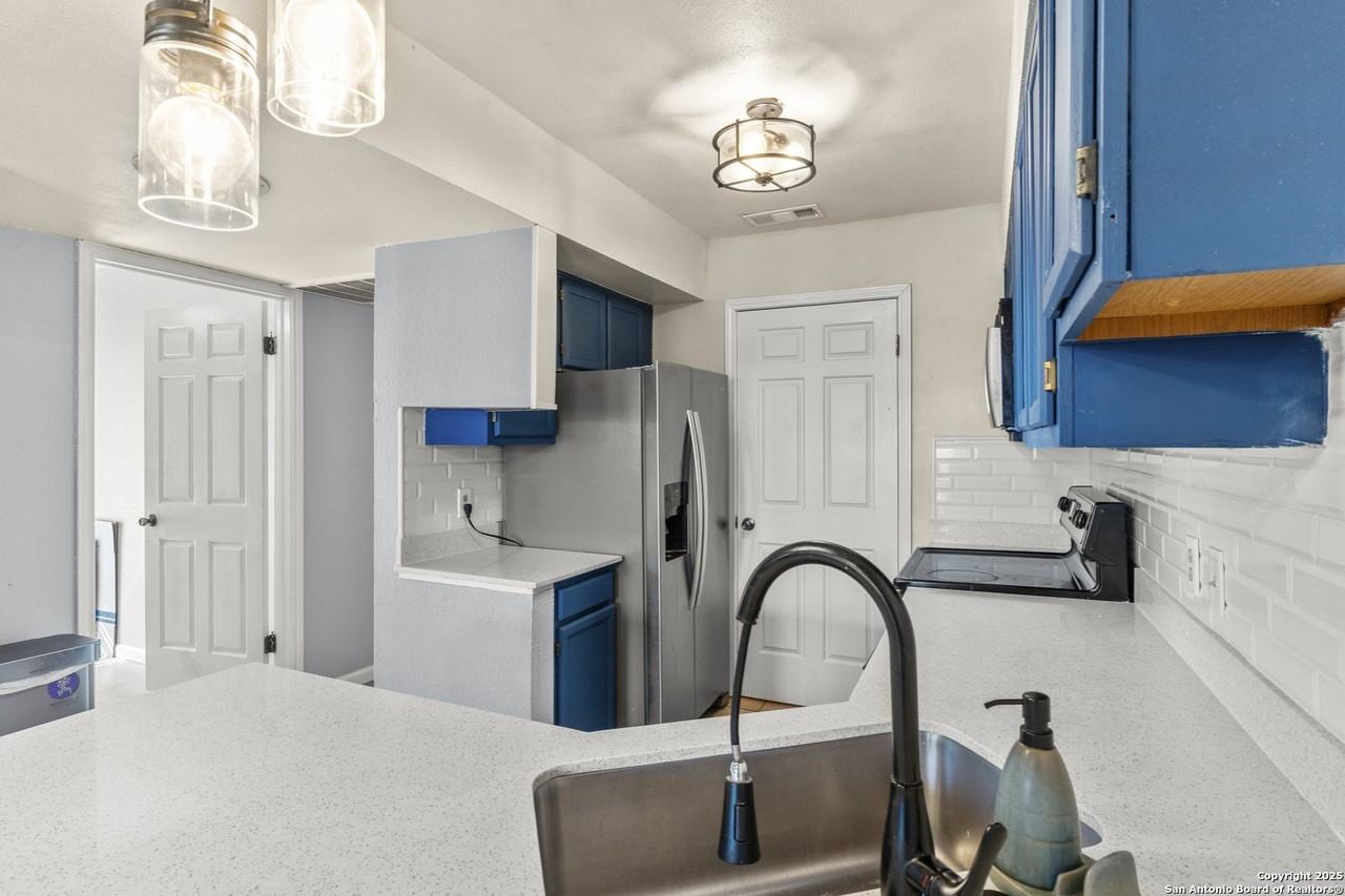 6100 Woodlake Pkwy Apt 312 - Photo 7 of 20