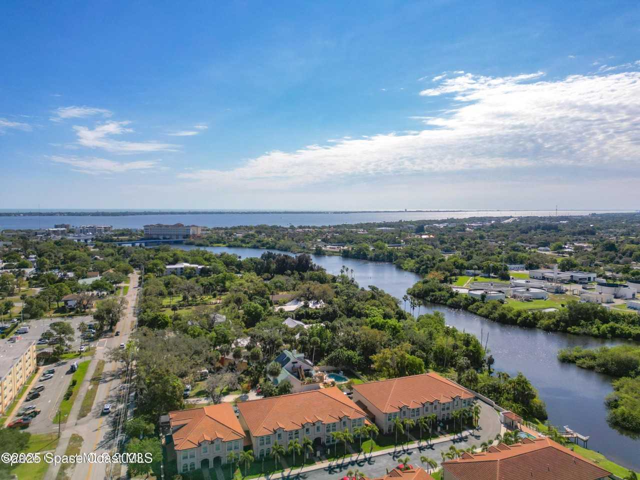 2240 Enjoya Ln - Photo 2 of 38