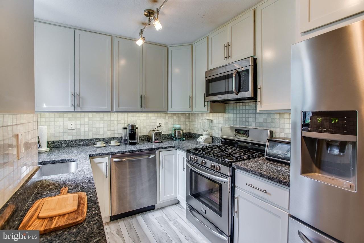 2201 L St Nw Apt 500 - Photo 7 of 44