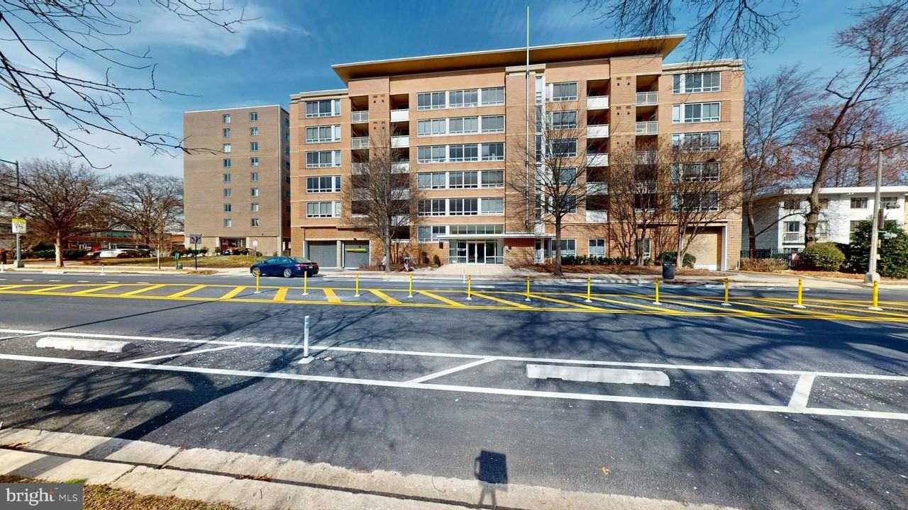 355 I St Sw #626 - Photo 2 of 32