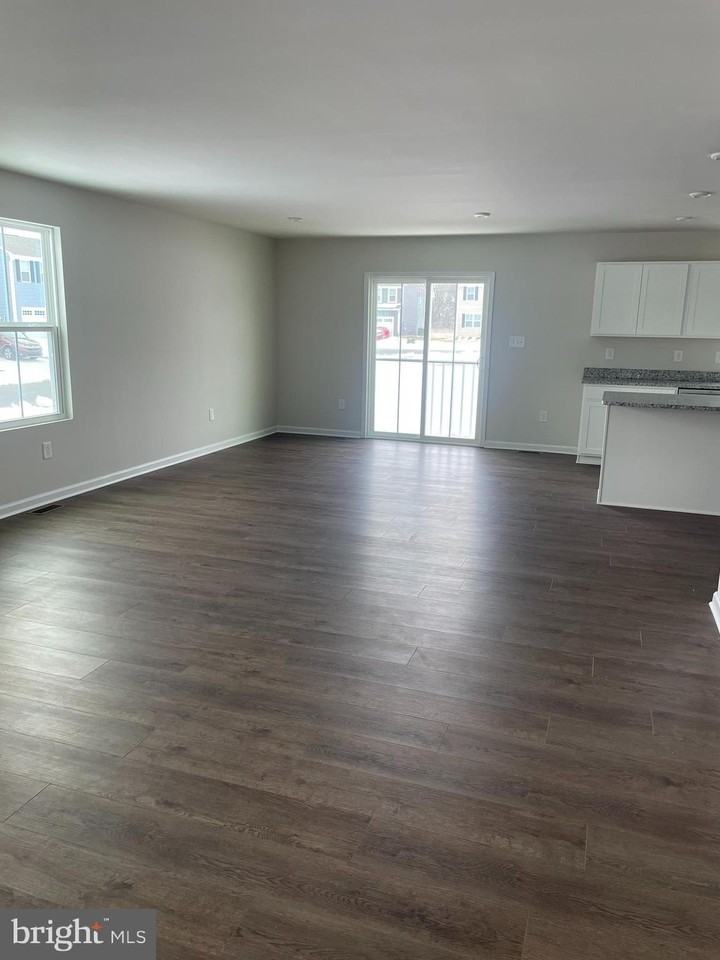 714 Four Seasons Ct - Photo 3 of 9