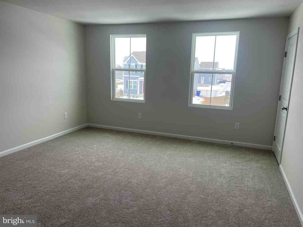 714 Four Seasons Ct - Photo 5 of 9