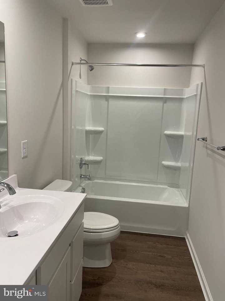 714 Four Seasons Ct - Photo 6 of 9