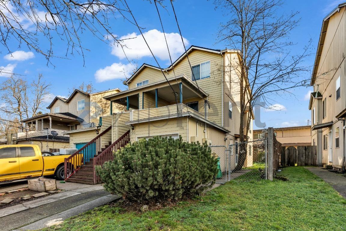 1526 Ne 68th Ave - Photo 4 of 24