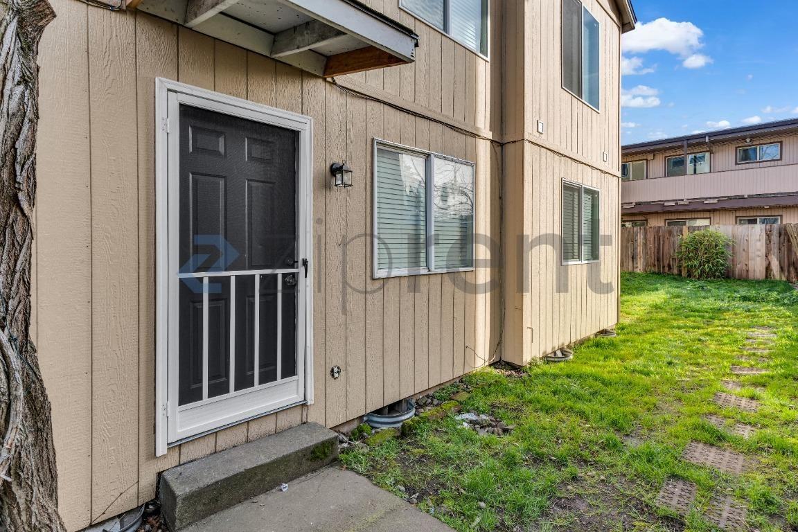 1526 Ne 68th Ave - Photo 6 of 24