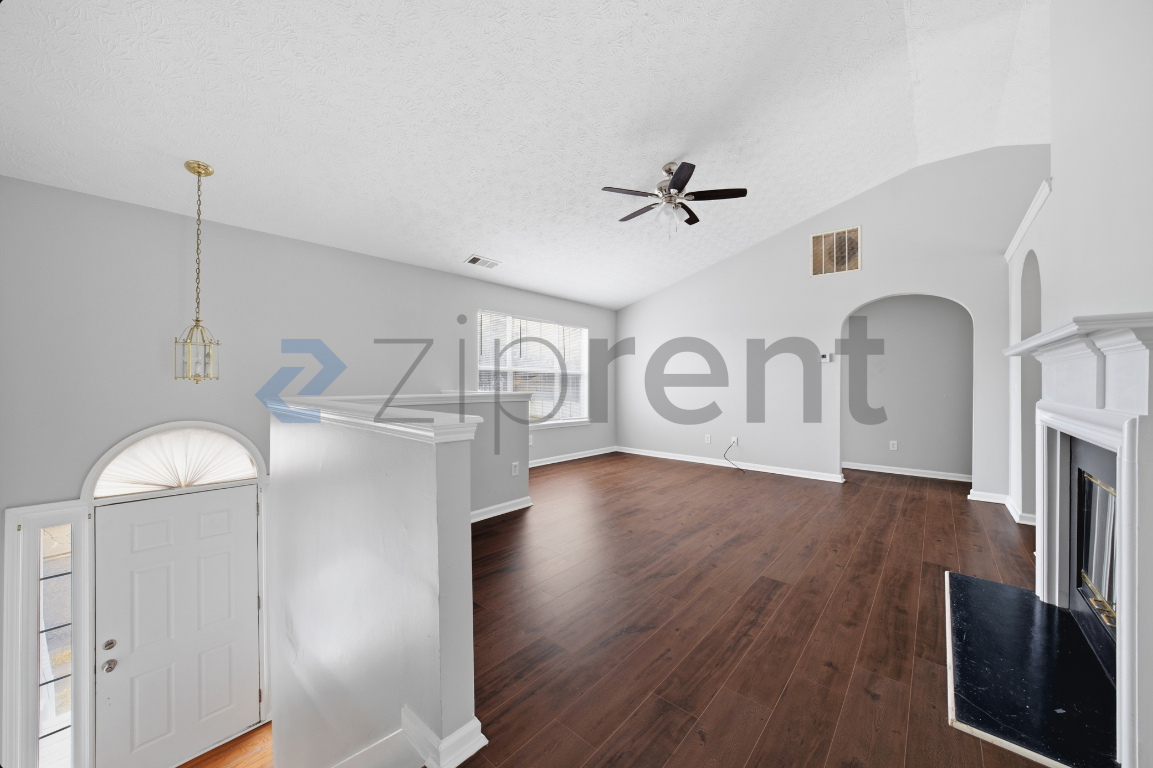 1512 Buckingham Pl - Photo 4 of 32