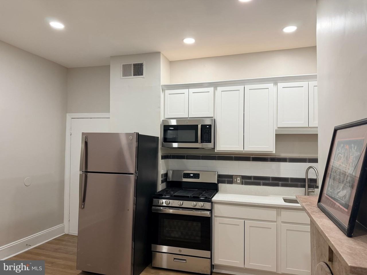 2439 Maryland Ave Apt B #B - Photo 2 of 27