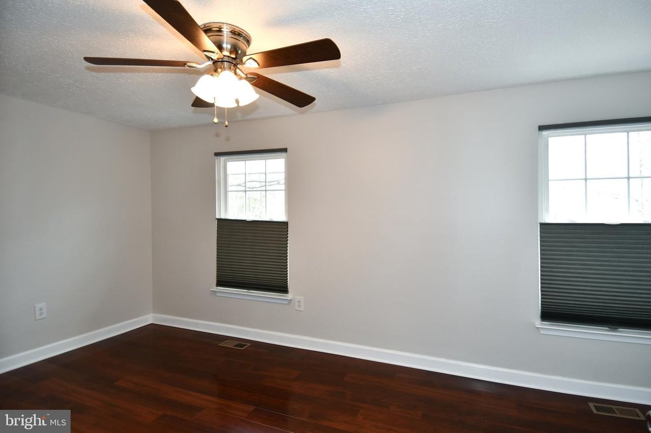 1586 Pin Oak Dr - Photo 4 of 33