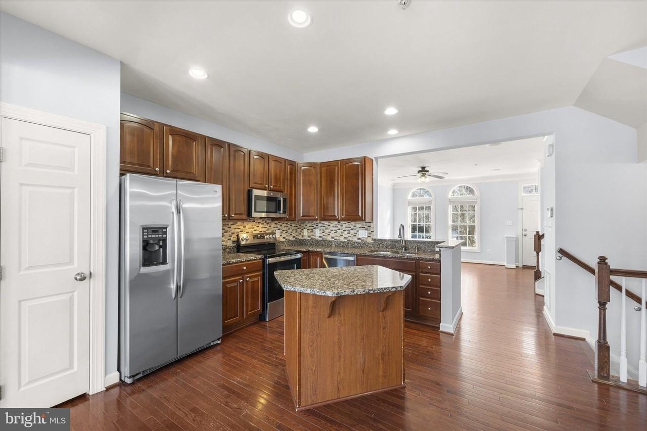 3528 Tabard Ln - Photo 5 of 30