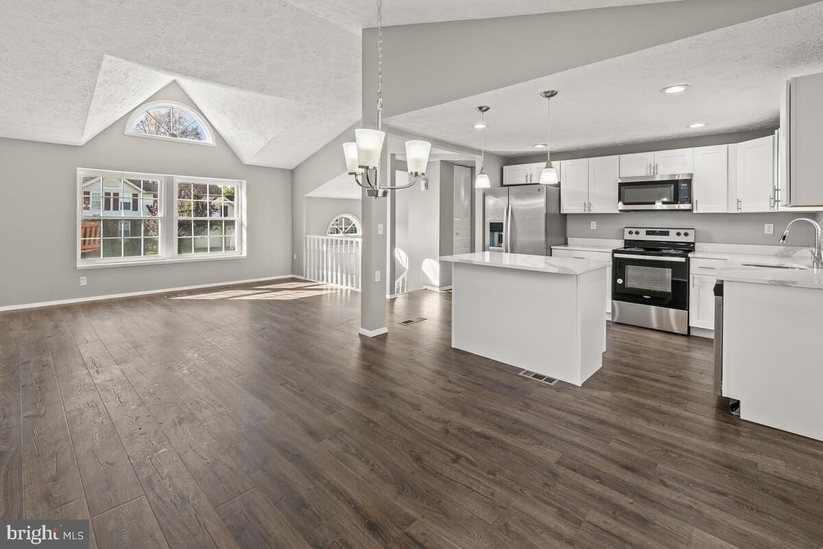 6592 Whetstone Dr - Photo 2 of 25