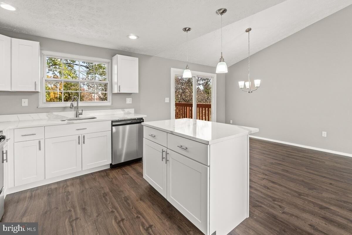 6592 Whetstone Dr - Photo 3 of 25