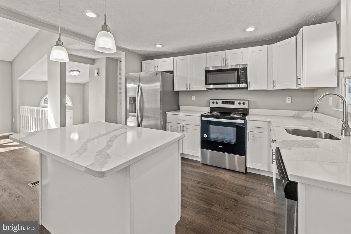 6592 Whetstone Dr - Photo 4 of 25