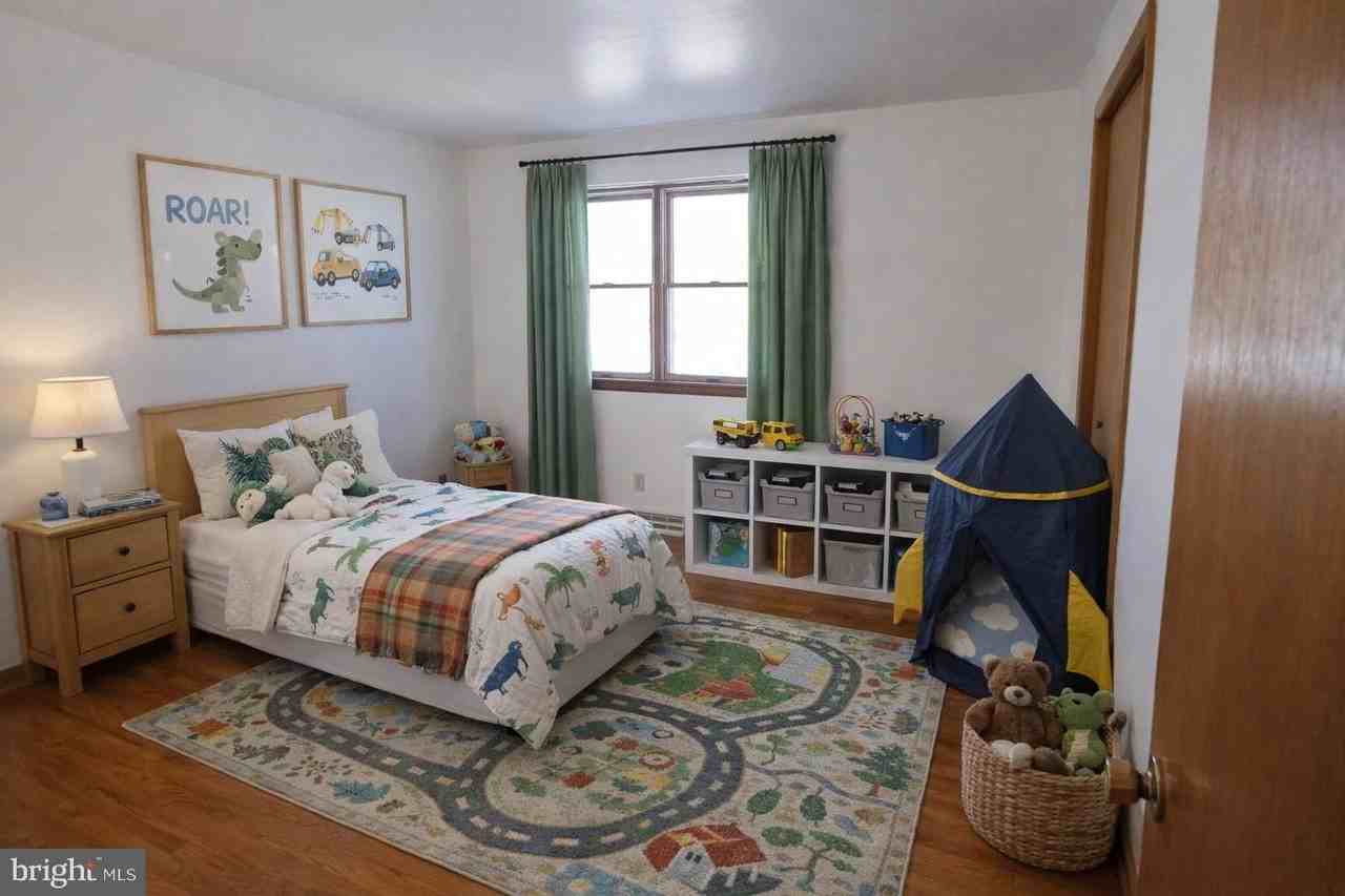 510 Mast St - Photo 6 of 14