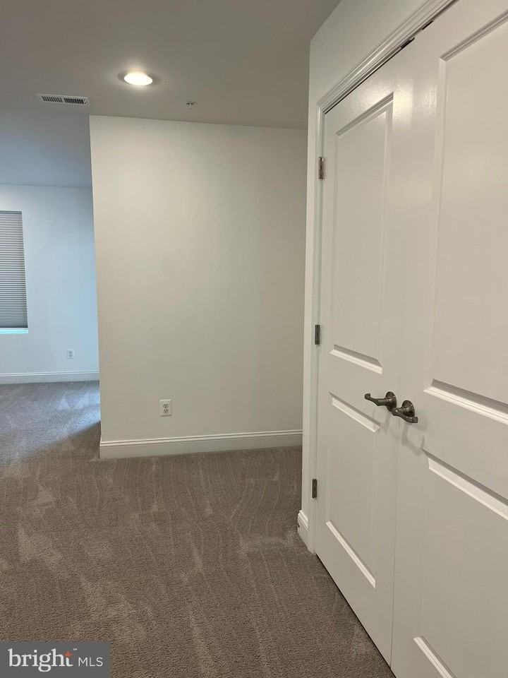 1225 Fenwick Rd - Photo 4 of 37