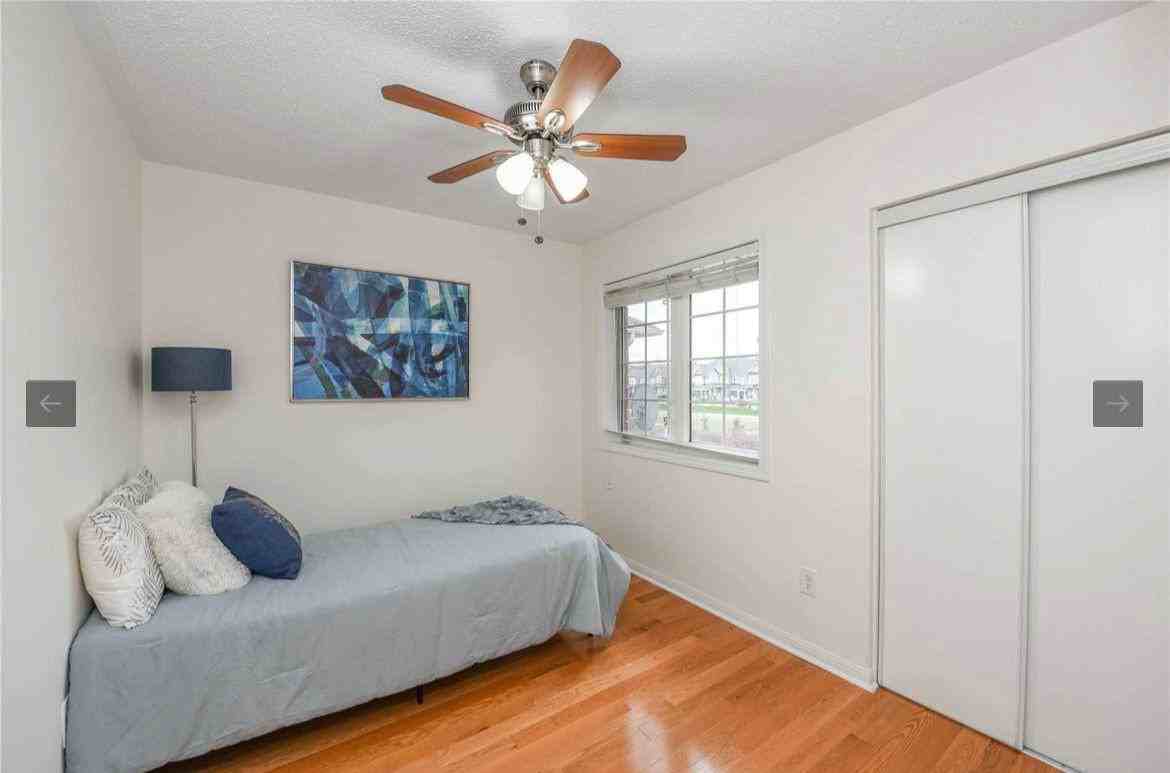 31 Coachlight Crescent - Photo 7 of 15