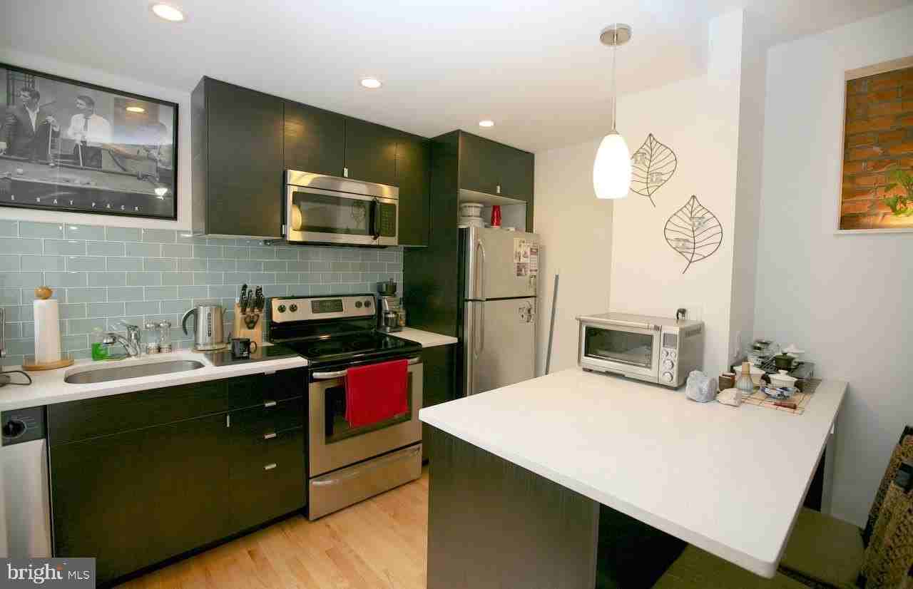 209 W Wildey St - Photo 2 of 31