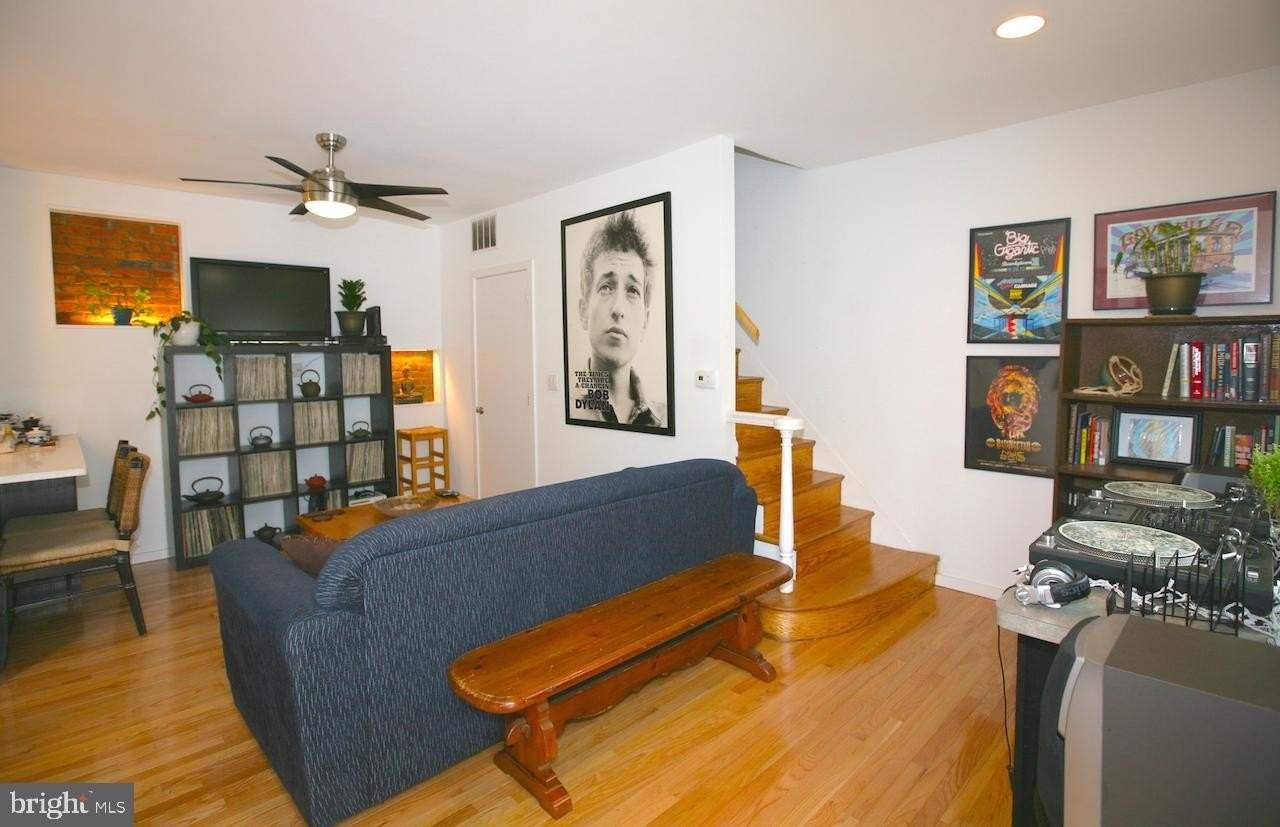 209 W Wildey St - Photo 3 of 31