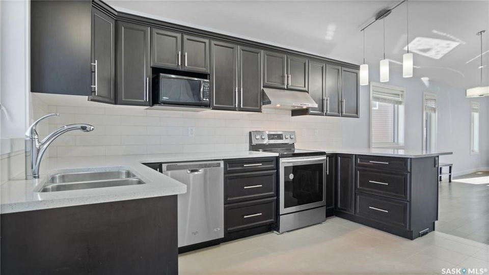 243 Kolynchuk Manor #A - Photo 4 of 19