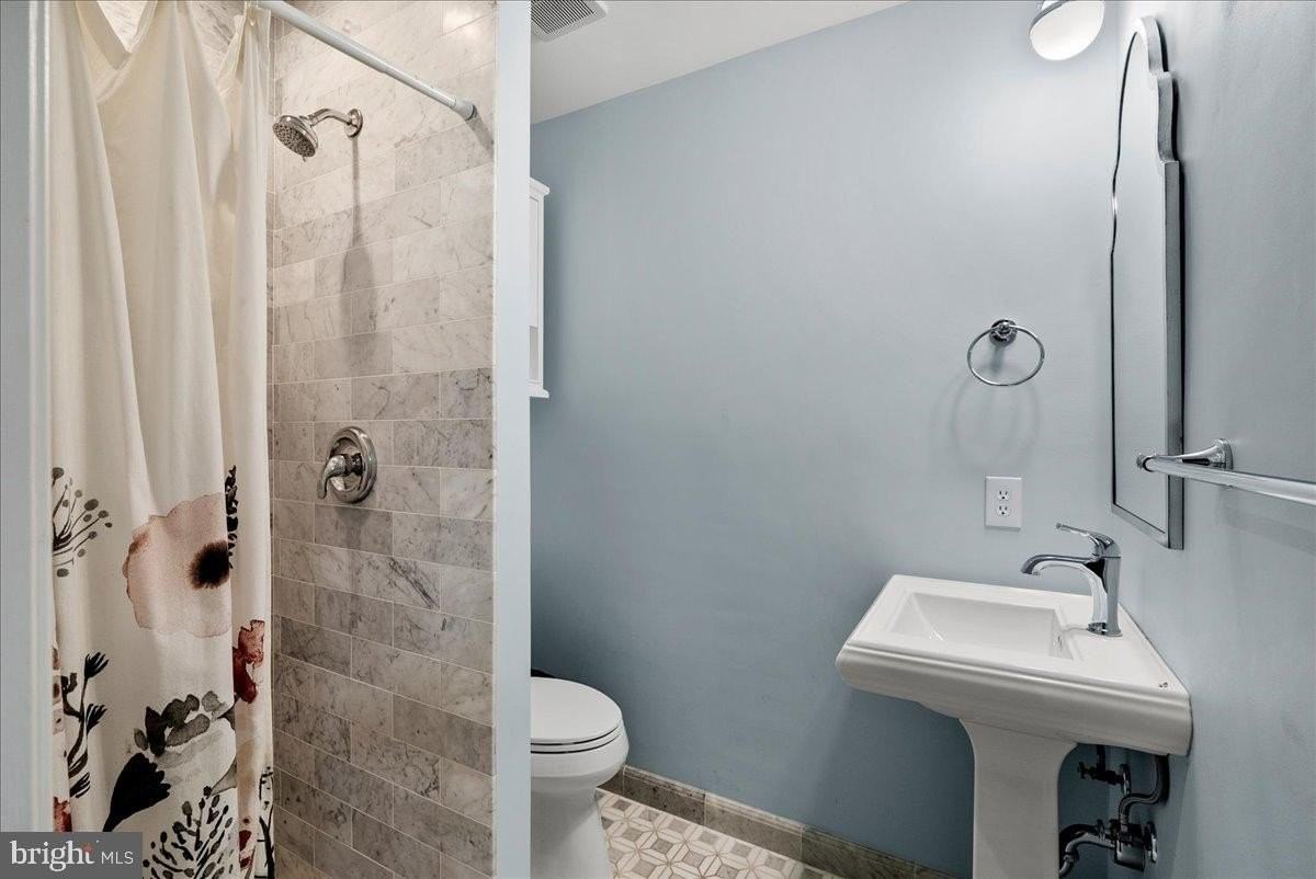 625 N Abingdon St - Photo 5 of 19