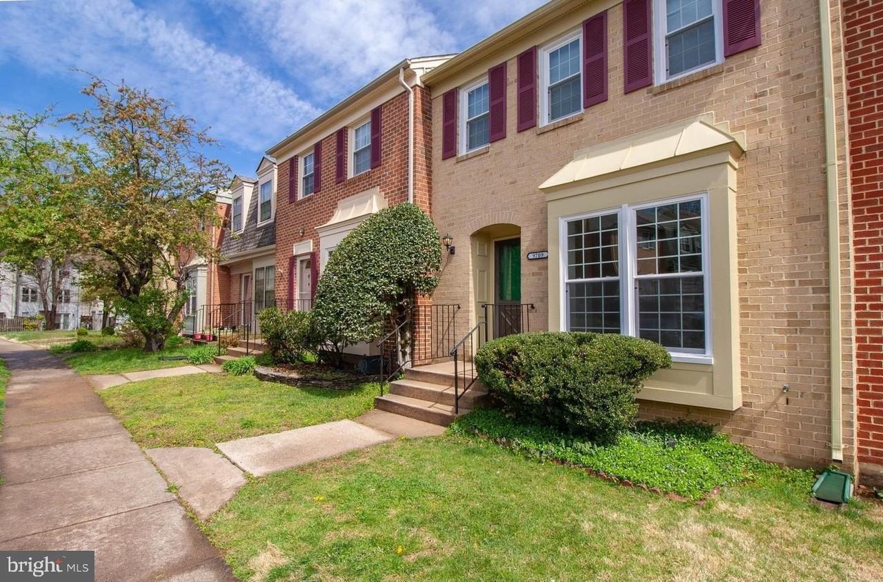 9709 Lakepointe Dr - Photo 2 of 41